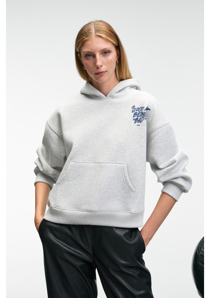 EVANTIA Kadın Baskılı Oversize Kapüşonlu Nakış Detaylı Kanguru Cep Grimelanj Sweatshirt fırsatları