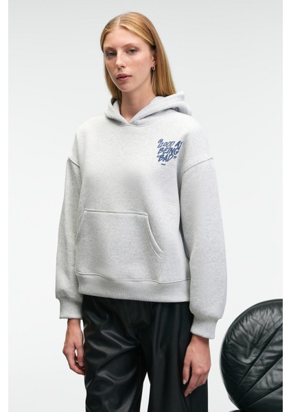 EVANTIA Kadın Baskılı Oversize Kapüşonlu Nakış Detaylı Kanguru Cep Grimelanj Sweatshirt indirimleri