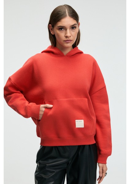CLARIE Kadın Organik Pamuklu Oversize Kanguru Cepli Kapüşonlu Kırmızı Sweatshirt fiyatları
