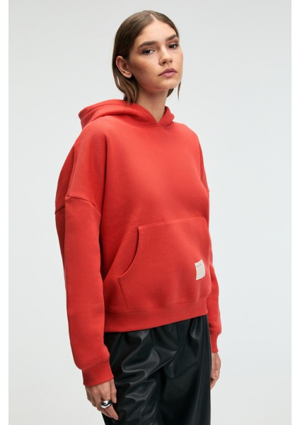 CLARIE Kadın Organik Pamuklu Oversize Kanguru Cepli Kapüşonlu Kırmızı Sweatshirt modelleri
