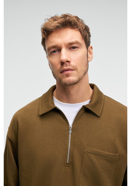 AUGUST Erkek %100 Pamuk Yarım Fermuarlı Yakalı Cepli Süs Etiketli Haki Sweatshirt indirimleri