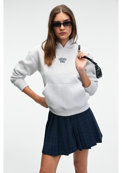 YUMEA Kadın Oversize Kapüşonlu Baskılı Grimelanj Sweatshirt indirimleri