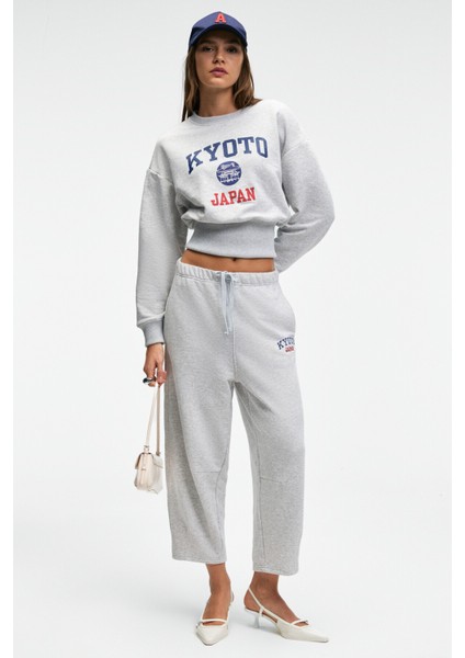 SORELLIA Kadın Bisiklet Yaka Üzerine Oturan Beli Korseli Baskılı Regular Grimelanj Sweatshirt fırsatları