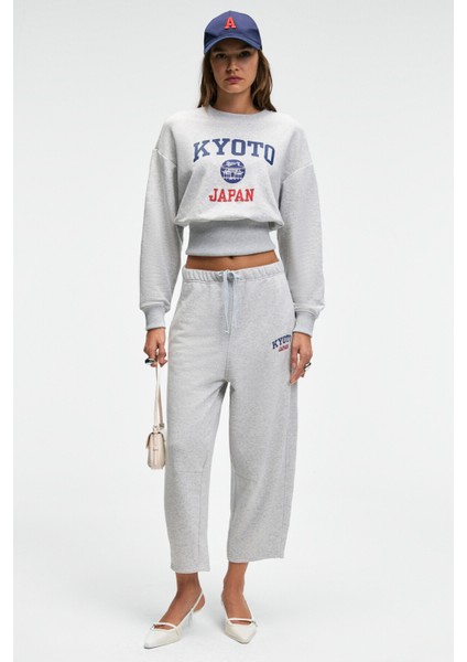 SORELLIA Kadın Bisiklet Yaka Üzerine Oturan Beli Korseli Baskılı Regular Grimelanj Sweatshirt indirimleri