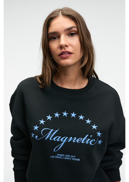 VISTARA Kadın Nakış Detaylı Yuvarlak Yaka Regular Fit Siyah Sweatshirt fiyatları