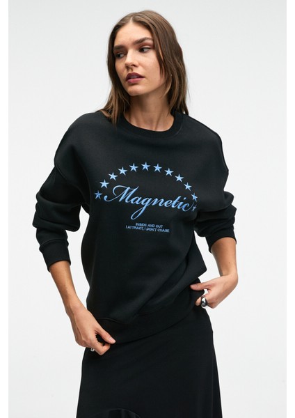 VISTARA Kadın Nakış Detaylı Yuvarlak Yaka Regular Fit Siyah Sweatshirt modelleri