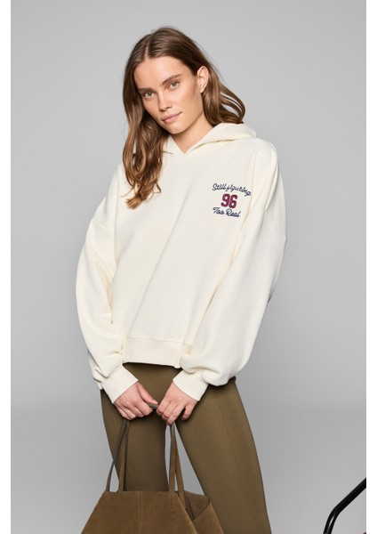 LUXE Kadın Renk Nakışlı Ve Arkası Baskı Detaylı Kapüşonlu Ekru Sweatshirt indirimleri
