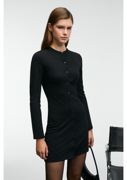 YSERNA Kadın Yuvarlak Yakalı Esnek Kumaşlı Düğmeli Siyah Elbise indirimleri