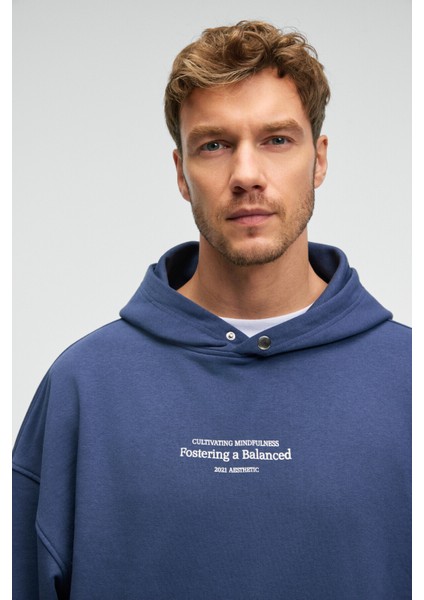 CLAY Erkek %100 Pamuk Kapüşonlu Çıtçıtlı Baskılı Cebi Süs Etiketli İndigo Sweatshirt