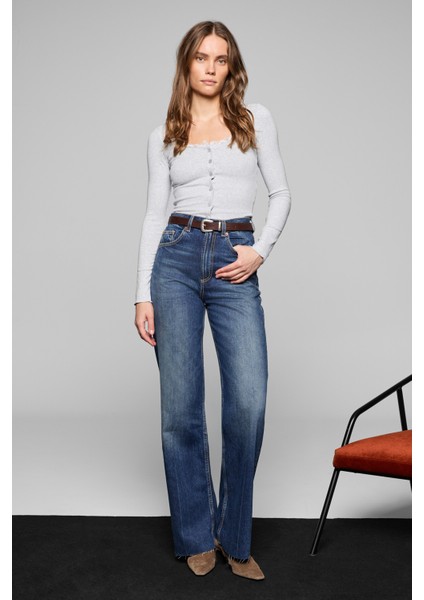 ELVURA Kadın Esnek Kumaşlı Yakası Dantel Detaylı Düğmeli Bluz Ve Atlet İkili Takım Grimelanj Bluz fırsatları