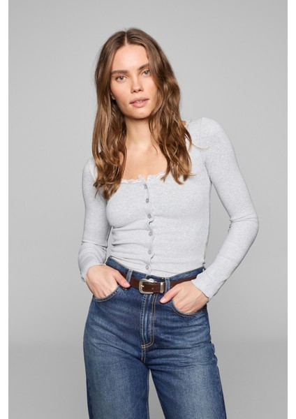 ELVURA Kadın Esnek Kumaşlı Yakası Dantel Detaylı Düğmeli Bluz Ve Atlet İkili Takım Grimelanj Bluz indirimleri