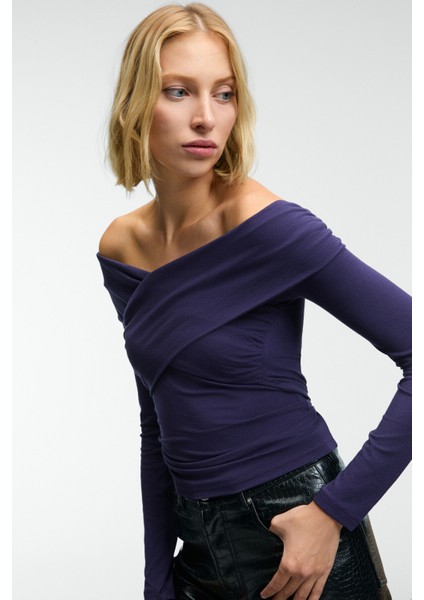 SELUNETTE Kadın Asimetrik Yakalı Omuzu Açık Esnek Kumaşlı Vücudu Saran Slim Fit Mor Bluz fırsatları