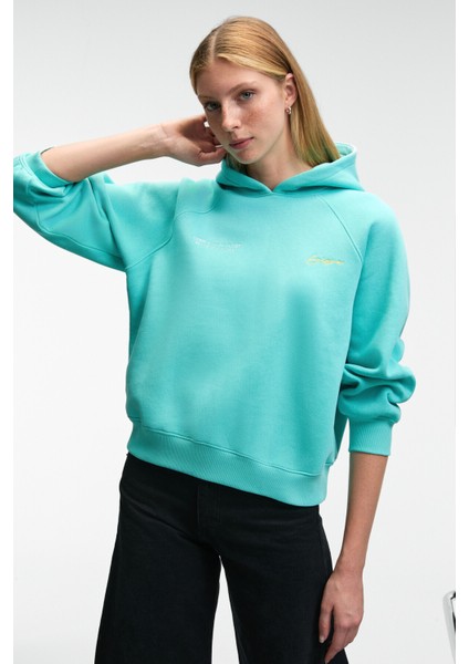 ORINQUE Kadın Kapüşonlu Baskı ve Nakış Detaylı Oversize Turkuaz Sweatshirt fırsatları