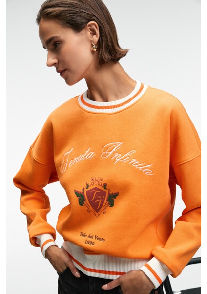 VALLUNE Kadın Kontrast Triko Etek Ucu Manşet Ve Yakalı Nakış Crop Turuncu Sweatshirt