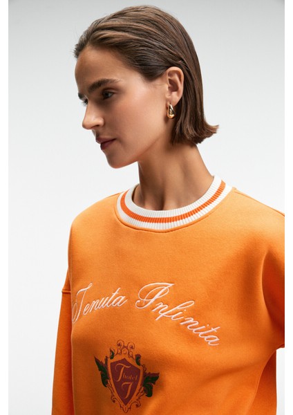 VALLUNE Kadın Kontrast Triko Etek Ucu Manşet Ve Yakalı Nakış Crop Turuncu Sweatshirt modelleri