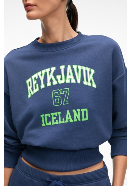 SORELLIA Kadın Bisiklet Yaka Üzerine Oturan Beli Korseli Baskılı Regular Lacivert Sweatshirt fırsatları