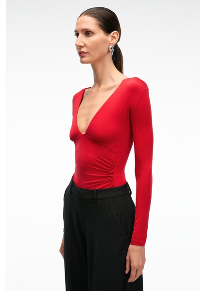 TEVRINE Kadın Kruvaze Yakalı Esnek Kumaşlı Uzun Kollu Çıtçıt Kapamalı Slim Fit Kırmızı Bluz modelleri