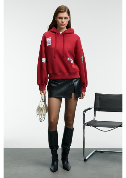 RHOVARA Kadın Oversize Kapüşonlu Baskı ve Nakış Detaylı Kırmızı Sweatshirt fiyatları