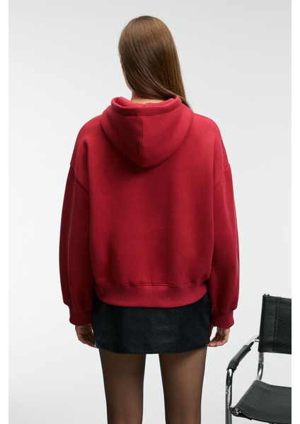 RHOVARA Kadın Oversize Kapüşonlu Baskı ve Nakış Detaylı Kırmızı Sweatshirt