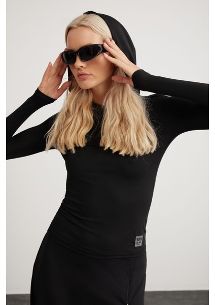 Layana Kadın Slim Fit Ince Kumas Kapüşonlu Uzun Kollu Siyah Body