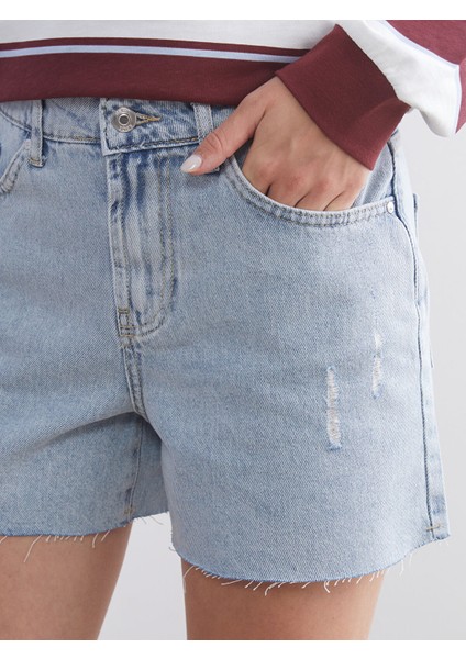 Yeni Sezon Mom Fit Yırtık Detaylı Kadın Jean Şort modelleri