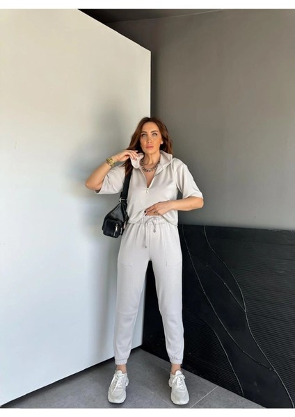 Gri Yaka ve Paçası Fermuarlı Takım modelleri