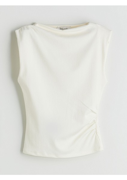 Yeni Sezon Dökümlü Yaka Büzgülü Bluz indirimleri