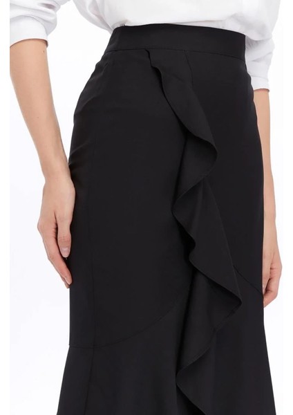Kadın Siyah Mevsimlik Volanlı Midi Boy Krep Etek 2123-80