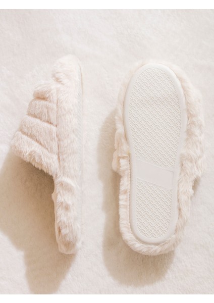 Yeni Sezon Kadın Pelüş Ev Terliği fırsatları