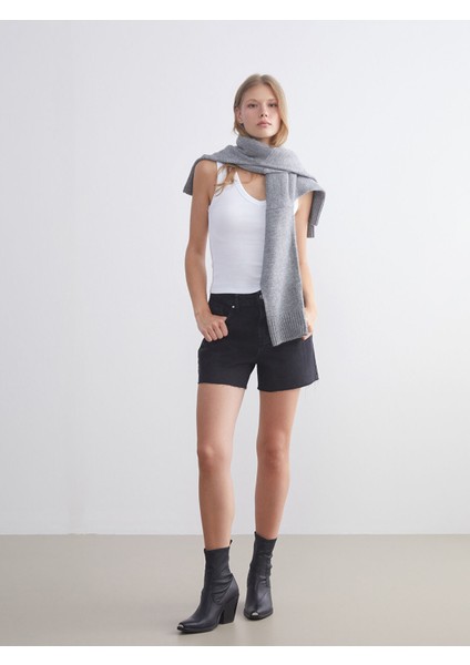 Yeni Sezon Mom Fit Yırtık Detaylı Kadın Jean Şort