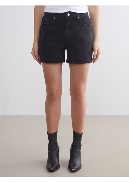 Yeni Sezon Mom Fit Yırtık Detaylı Kadın Jean Şort fiyatları