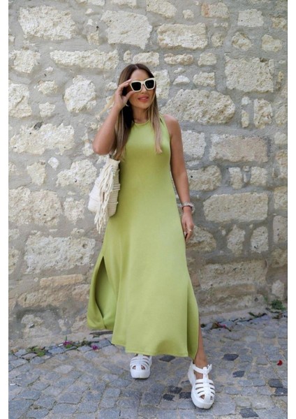 Yeşil Arkası Çapraz Yırtmaçlı Maxi Boy Elbise