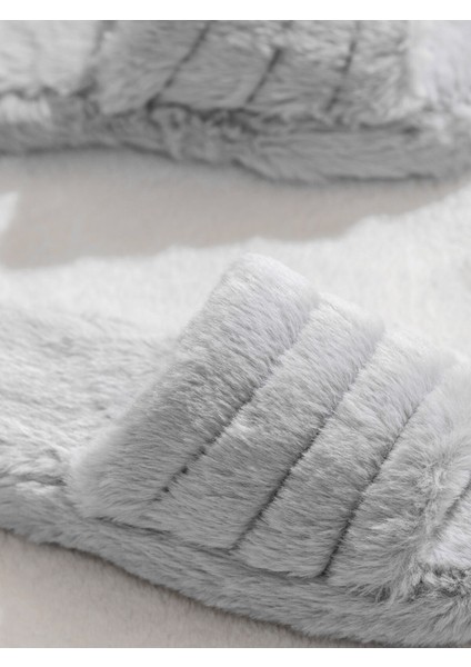 Yeni Sezon Kadın Pelüş Ev Terliği modelleri