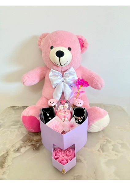 Pembe Aşk İkili - Sevgiliye Romantik Hediye Kutusu | Kar Küresi + Takı + Peluş Ayıcık