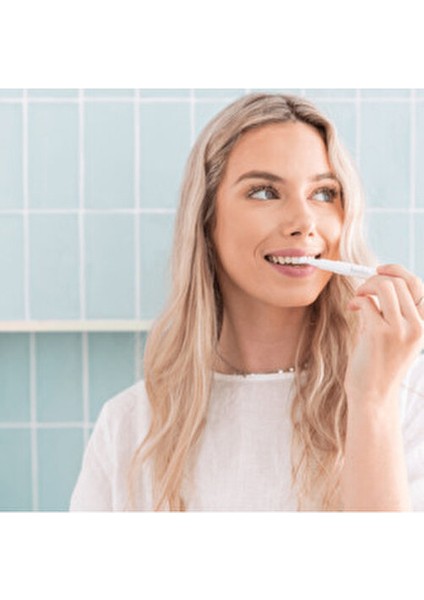 Diş Beyazlatma Kalemi Beyazlatıcı Etki 2 ml Nane Aromalı Kullanım Kolaylığı