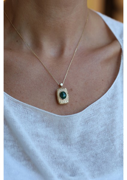 14 Ayar Altın Yeşil Taş Detaylı Antik Tasarım Kolye fiyatları