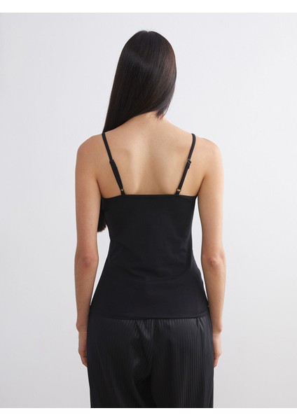 Yeni Sezon V Yaka Dantel Detaylı Kadın Atlet fırsatları