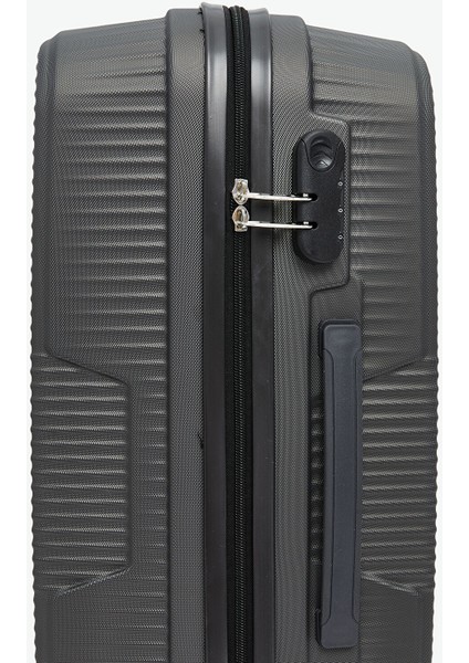 Yeni Sezon Kilit Detaylı Orta Boy Valiz fırsatları