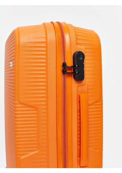 Yeni Sezon Kilit Detaylı Büyük Boy Valiz fırsatları