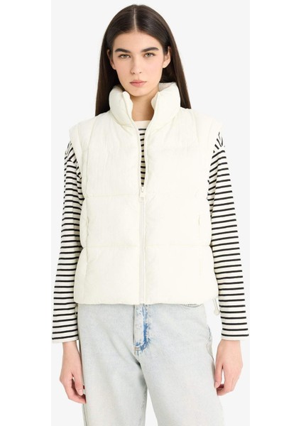 Regular Fit Fermuarlı Şişme Yelek E8591AX25AU modelleri