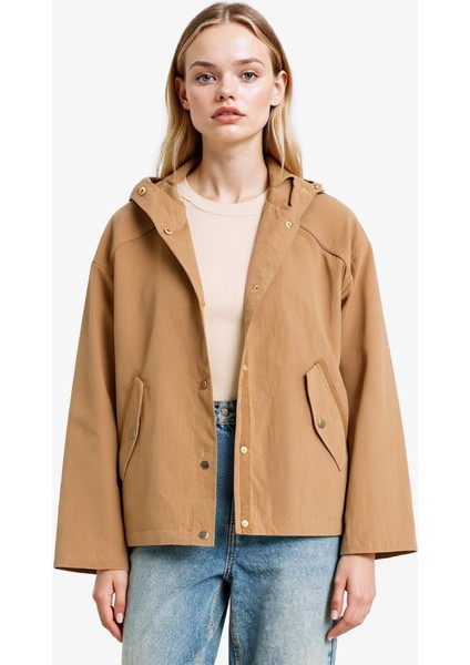 Su Geçirmez Regular Fit Kapüşonlu Çıtçıtlı Mont E8620AX25AU