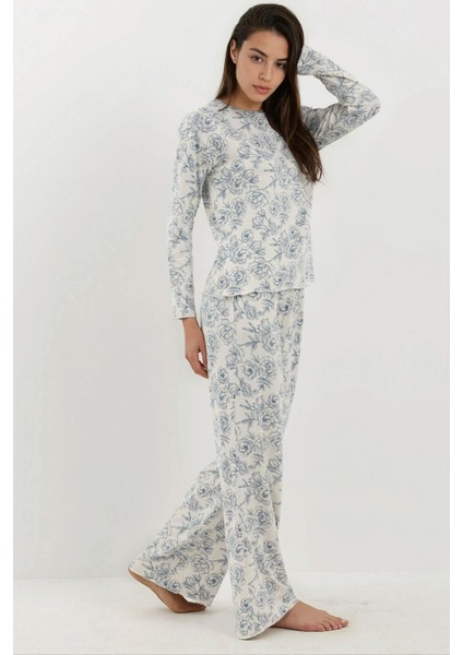 Kadın Desenli Yumuşak Dokulu Rahat Kesim Çiçekli Pijama Takımı Çok Renkli indirimleri