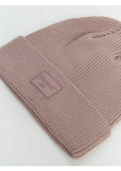 Yeni Sezon Etiket Nakışlı Kadın Bere fiyatları