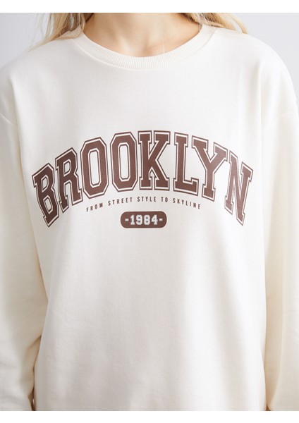 Yeni Sezon Bisiklet Yaka Brooklyn Baskılı Kadın Sweatshirt modelleri