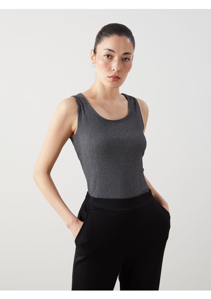 Yeni Sezon U Yaka Çizgili Kadın Atlet