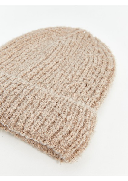 Yeni Sezon Basic Kadın Bere fırsatları