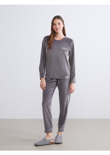 Yeni Sezon Bisiklet Yaka Nakışlı Kadife Kadın Pijama Takımı