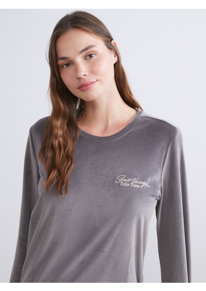 Yeni Sezon Bisiklet Yaka Nakışlı Kadife Kadın Pijama Takımı fiyatları