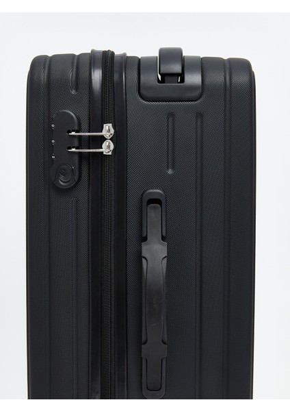 Yeni Sezon Kilit Detaylı Orta Boy Valiz modelleri