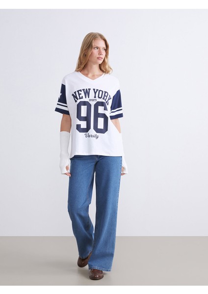 Yeni Sezon V Yaka New York Baskılı Oversize Kadın Tişört fiyatları